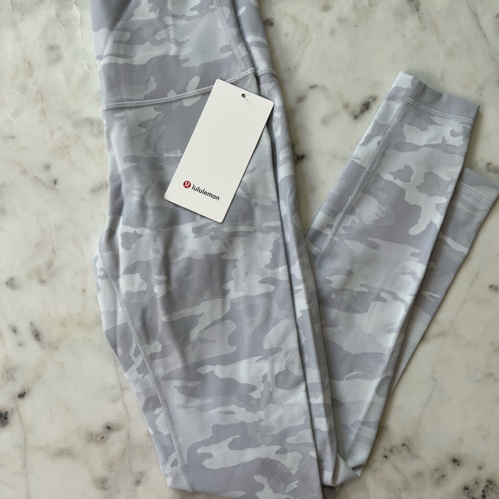 NEW WITH TAGS - lululemon wunder under leggings - white camo - size 6